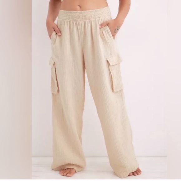 Aerie High Waisted Smocked Waist Pool-To-Party Cargo Pant 100% Cotton Cream M - Picture 1 of 7